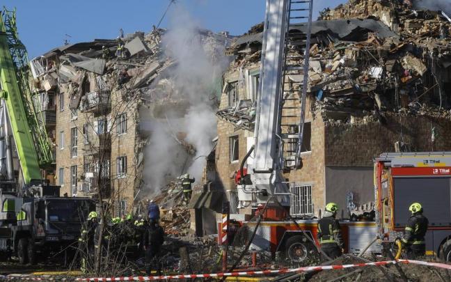 Imagen de archivo de un edificio bombardeado en Kiev.