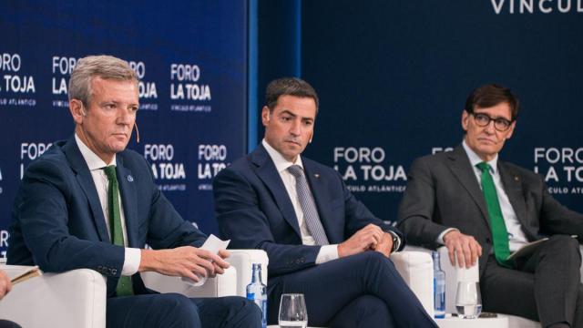 El presidente de la Xunta de Galicia, Alfonso Rueda; el lehendakari, Imanol Pradales; y el presidente de la Generalitat, Salvador Illa