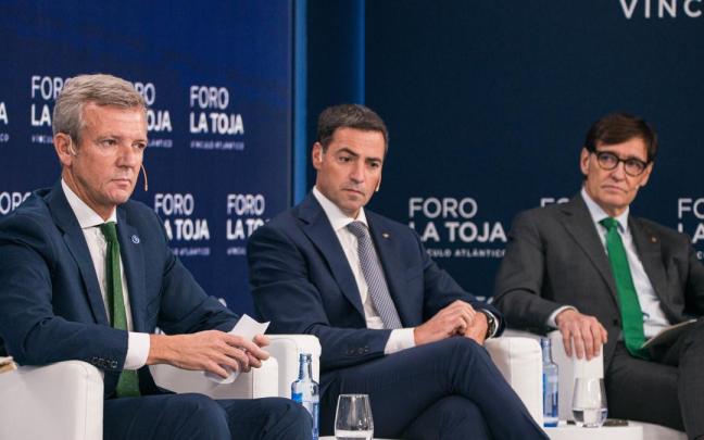 El presidente de la Xunta de Galicia, Alfonso Rueda; el lehendakari, Imanol Pradales; y el presidente de la Generalitat, Salvador Illa
