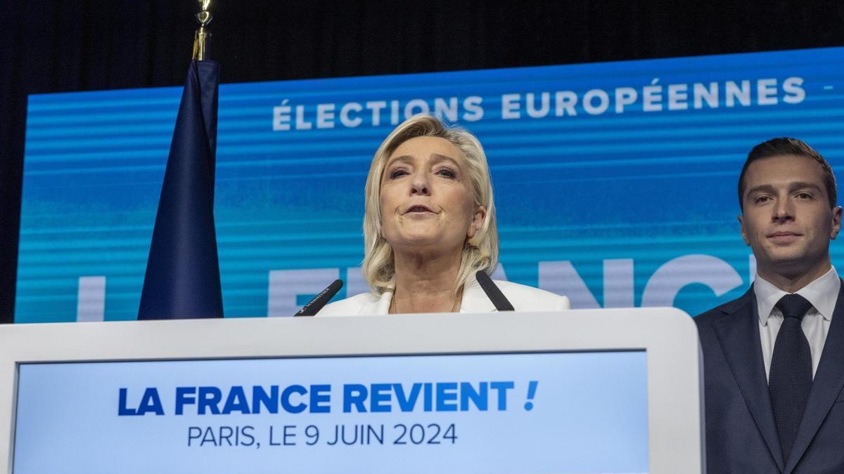 Marine Le Pen junto a Jordan Bardella.
