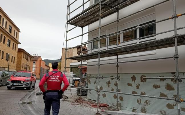 Edificio en el que se ha producido la caída y el fallecimiento del trabajador. / NOTICIAS DE NAVARRA