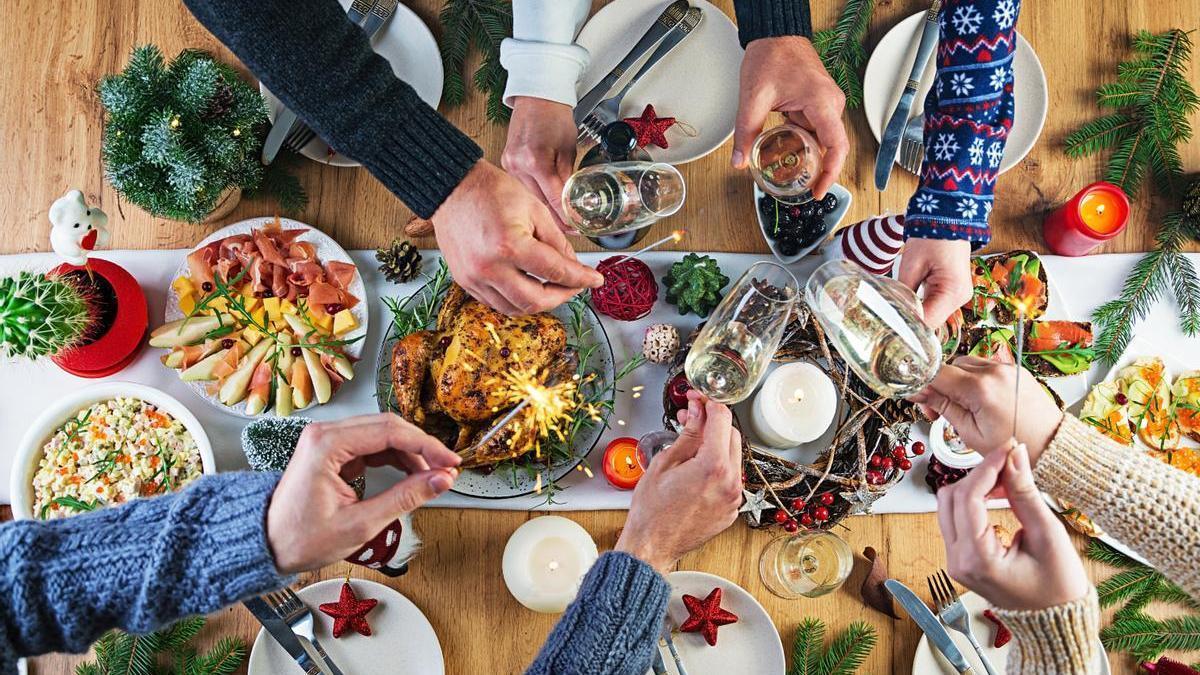 Brindis en una cena navideña
