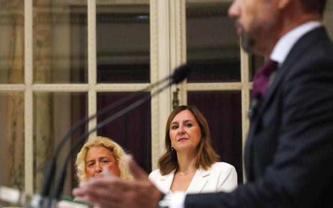 La alcaldesa Catalá escucha al líder de Vox en la ciudad del Turia.