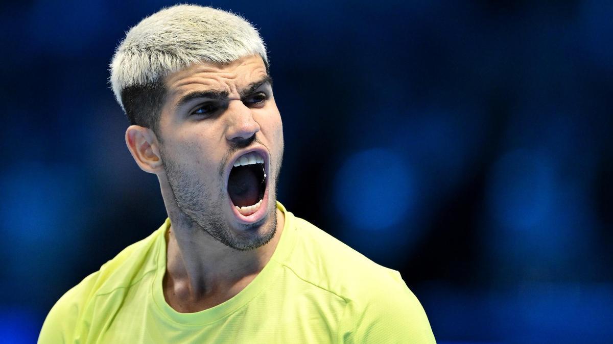 En imágenes: Alcaraz tumba a Fritz y se acerca a terminar el año como número uno