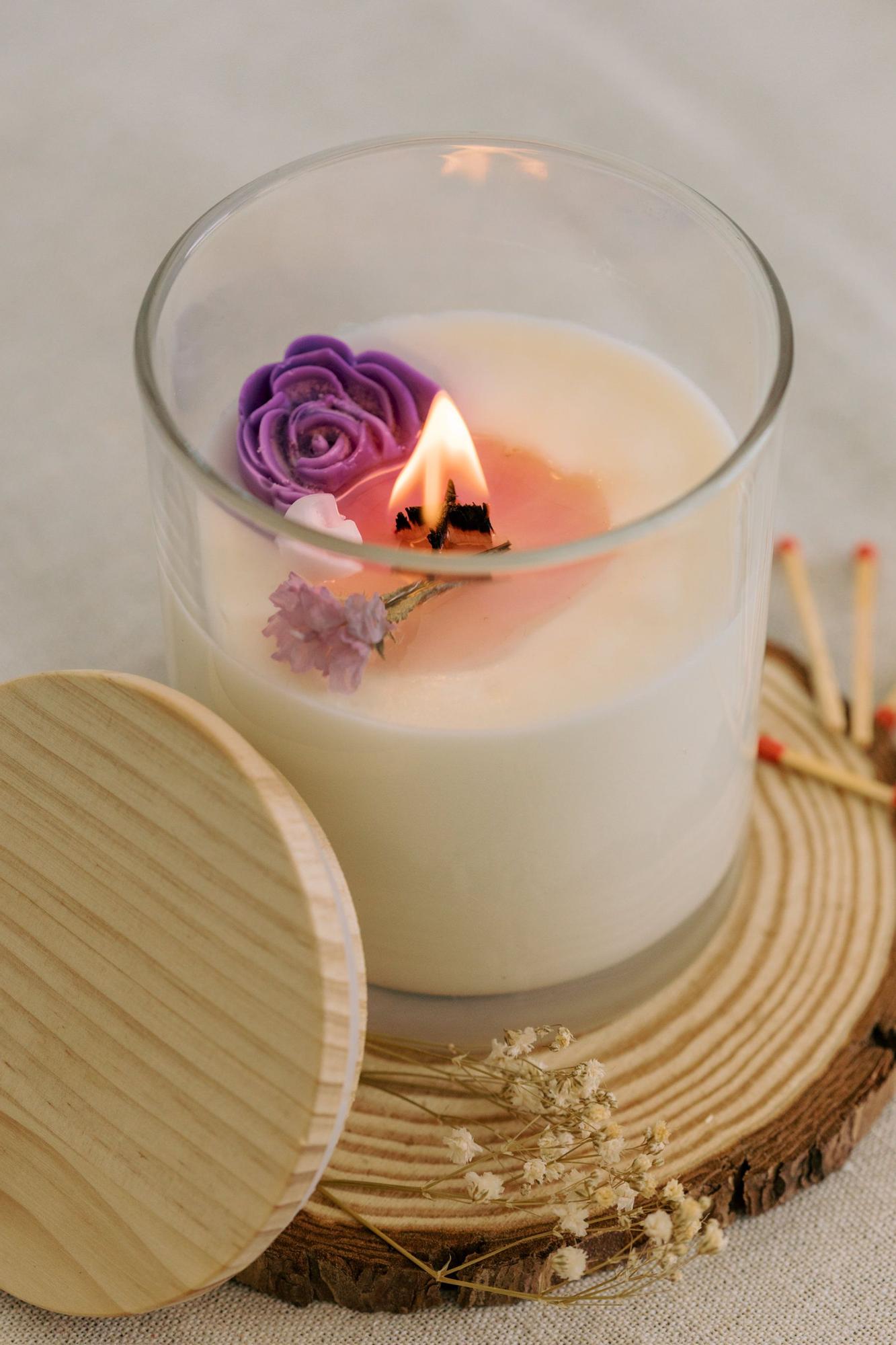 Aparte de cosmética, Xaboi también lleva a cabo velas.