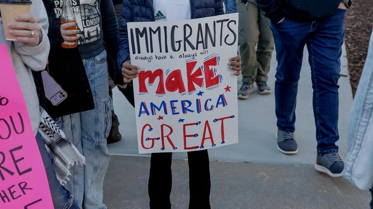 Imagen de archivo de una protesta contra las deportaciones de migrantes en EE.UU.