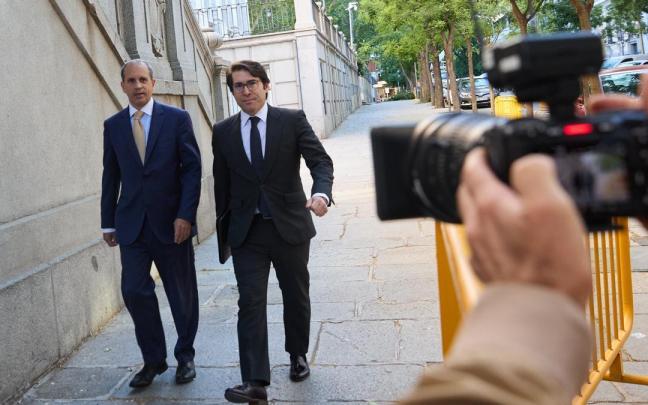 El exabogado de Alberto González Amador, Carlos Neira, a su llegada al Tribunal Supremo el pasado mayo.