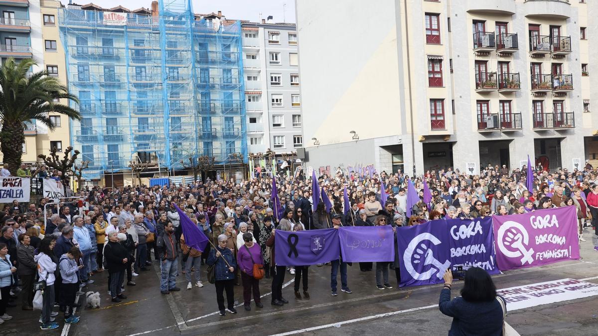 Protesta por el asesinato machista en Pasaia.