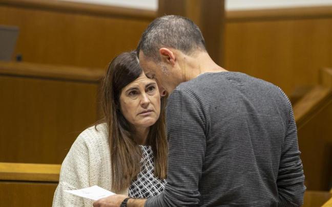 Los parlamentarios Miren Gorrotxategi Julen Arsuaga durante el pleno de este jueves en el Congreso.