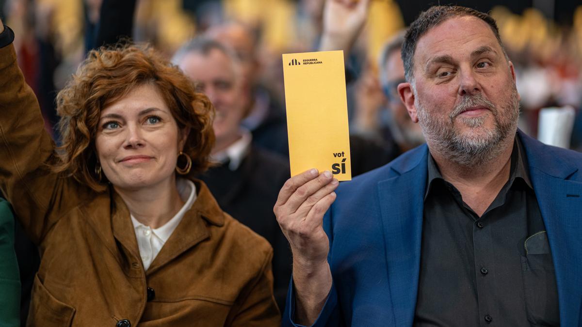 Elisenda Alamany y Oriol Junqueras, durante una reunión de ERC en Barcelona.