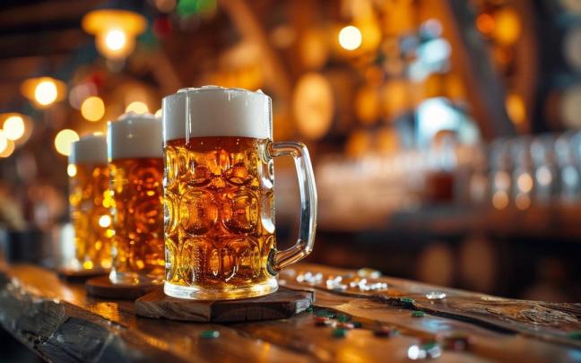 Unas jarras de cerveza.