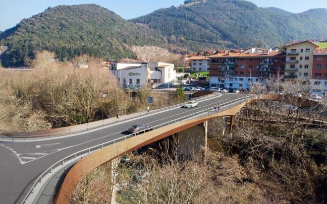 El viaducto de Mendaro será renovado, mejorando la accesibilidad al municipio.