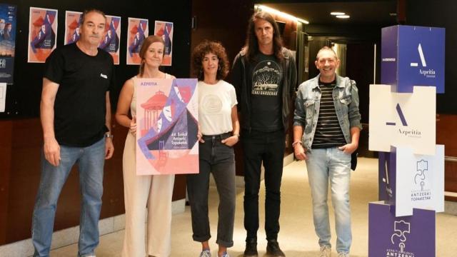 Presentación del cartel ganador del concurso, diseñado por Leire Derteano.