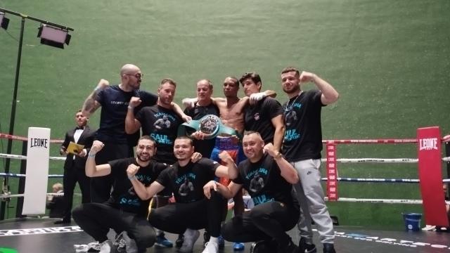 Saúl Luna celebra con todo su equipo el título logrado. Foto: Club Deportivo Bilbao
