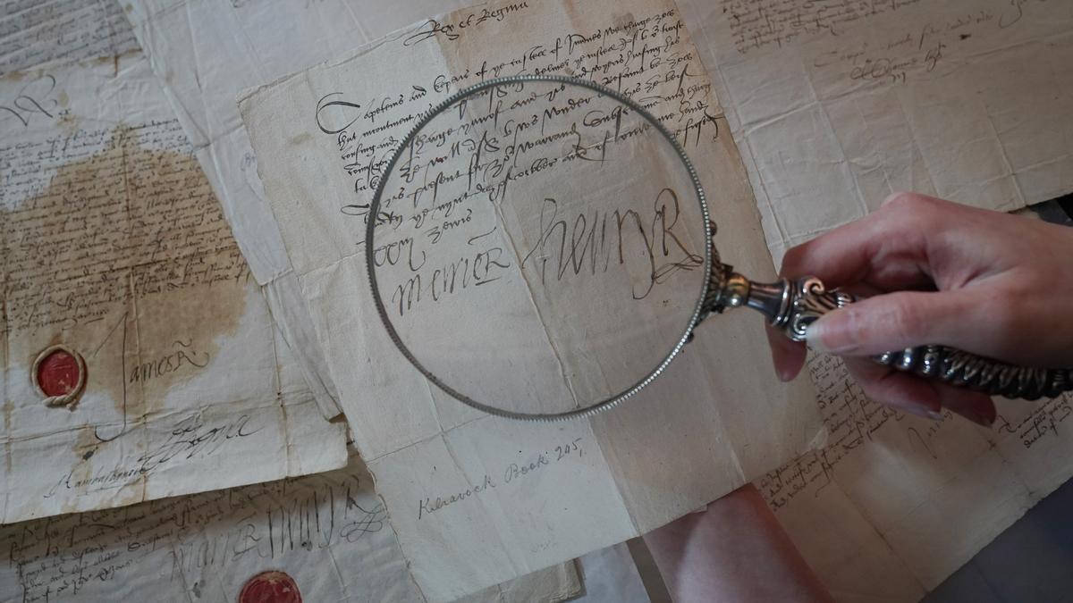 Subastan cartas de María Estuardo en Escocia por casi 18.000 euros