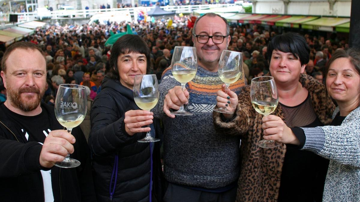 Brindis por la nueva añada en una edición anterior.