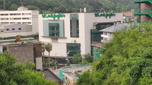 El edificio de El Corte Inglés lleva varios años sin uso tras el cierre de las instalaciones.