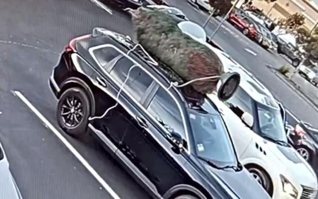 Imagen tomada por una cámara de seguridad que muestra el momento del robo.