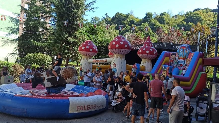 La población infantil tiene este sábado una cita con los hinchables y los juegos en Kukullaga