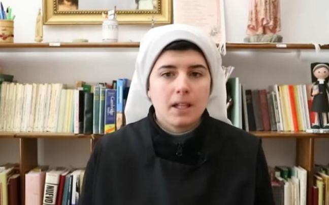 Captura de pantalla de uno de los vídeos de Sor Marta.