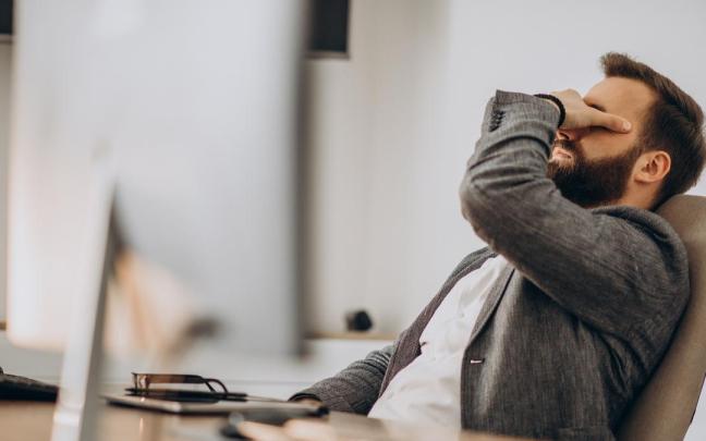 En los hombres, la ansiedad y el estrés aumentan junto con la preocupación por el trabajo. En los hombres, la ansiedad y el estrés aumentan junto con la preocupación por el trabajo.