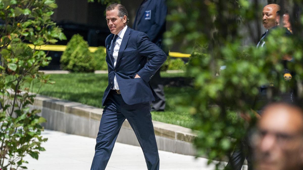 Hunter Biden, saliendo del Tribunal Federal del Distrito en Wilmington, Delaware