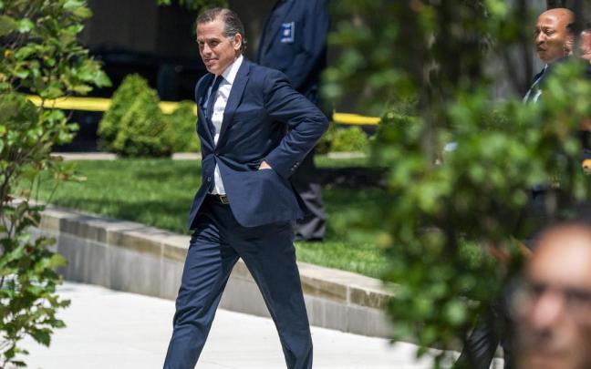 Hunter Biden, saliendo del Tribunal Federal del Distrito en Wilmington, Delaware