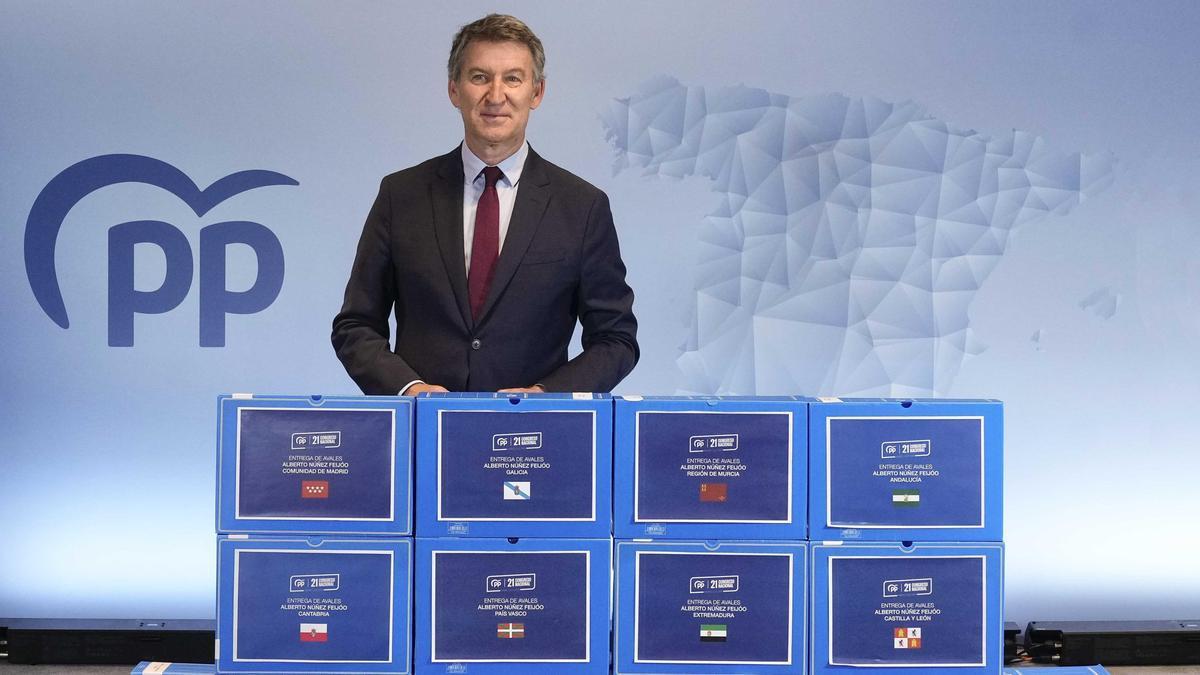 El líder del PP, Alberto Núñez Feijóo presenta más de 94.000 avales para revalidar su liderazgo en el PP
