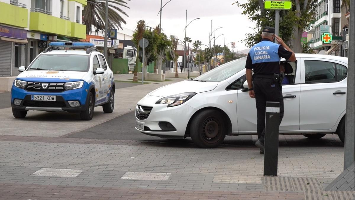 Imagen de archivo de un agente de la policía local en Fuerteventura.