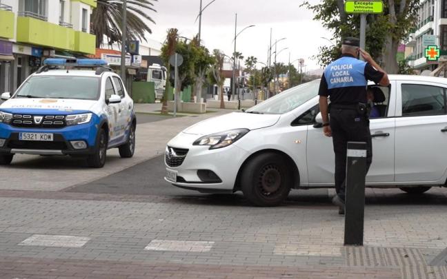 Imagen de archivo de un agente de la policía local en Fuerteventura. Imagen de archivo de un agente de la policía local en Fuerteventura.