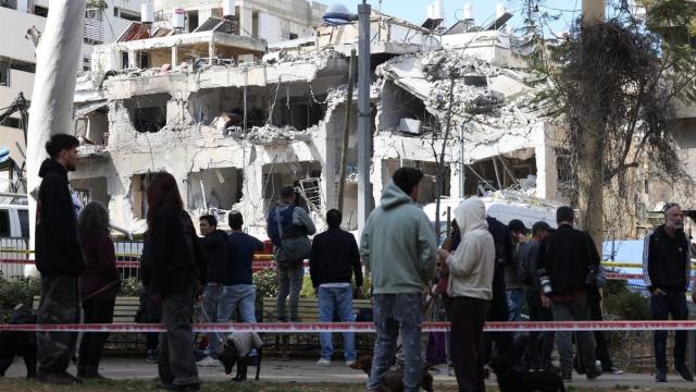 Daño de un misil iraní en Tel Aviv