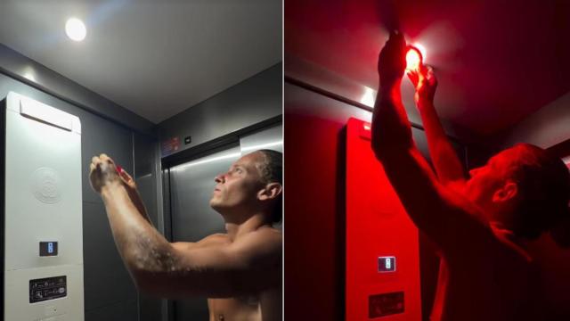 Llorente sigue una rutina basada en la fotobiomodulación, una terapia no invasiva que utiliza luz de baja intensidad para estimular la actividad de las células.