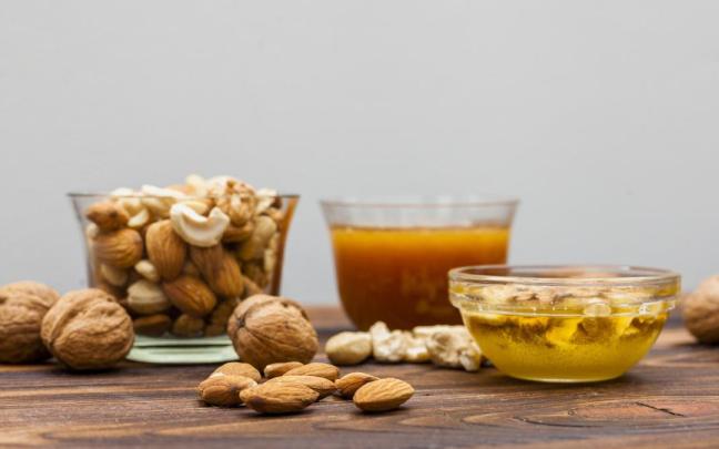 Los frutos secos, semillas y aceites vegetales contienen diferentes ácidos grasos.