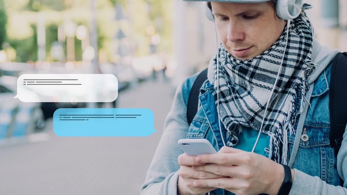 Un paseante avisa a un contacto de que va a compartir con él su ubicación.