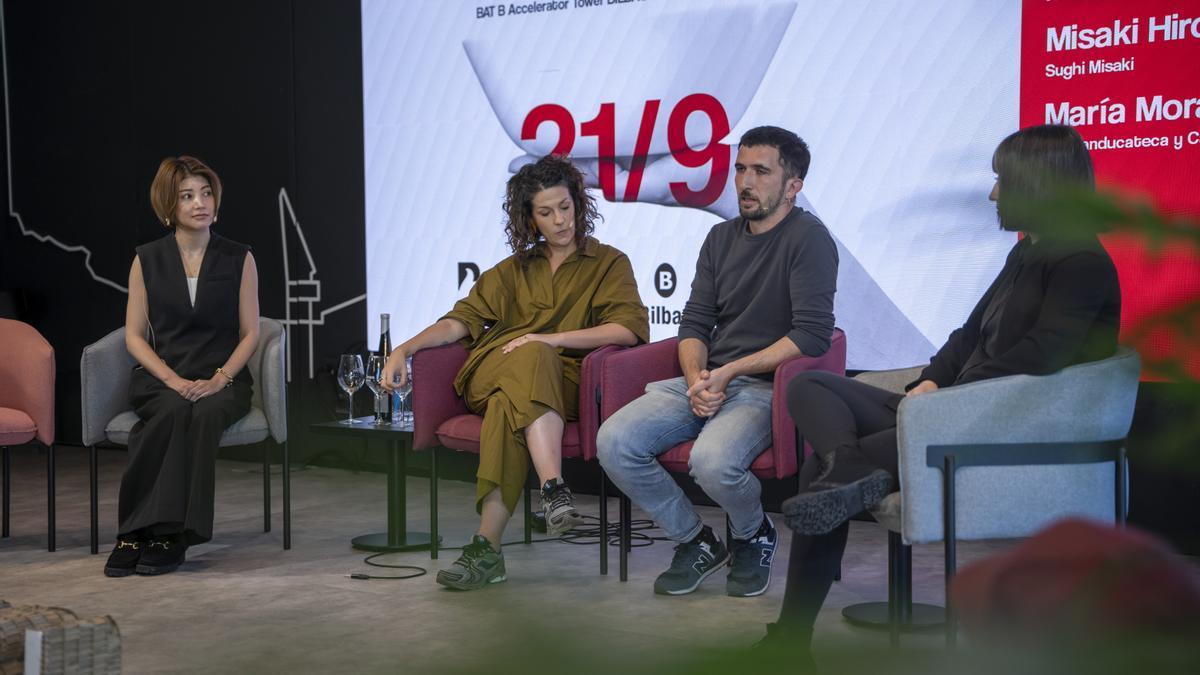 Participantes en la charla sobre el emprendimiento.