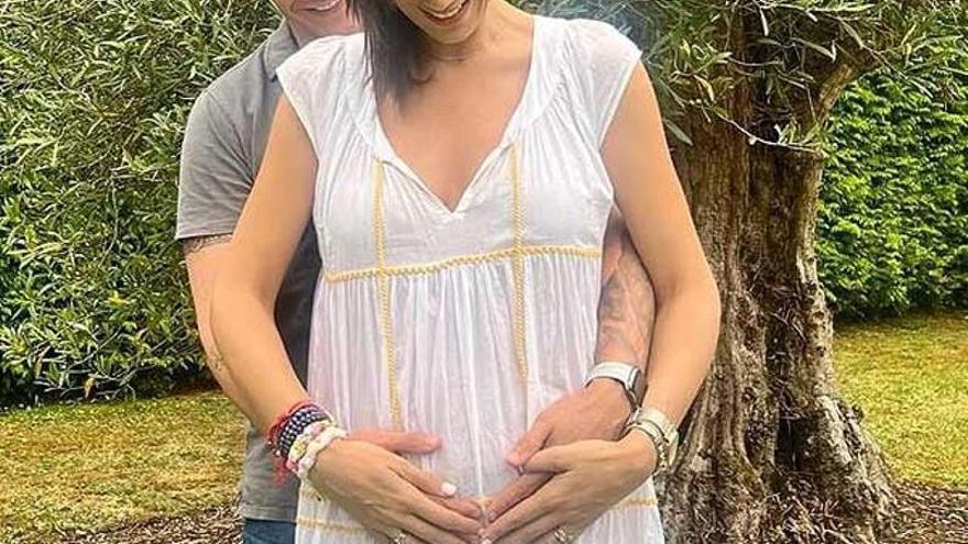 El gesto de la feliz pareja