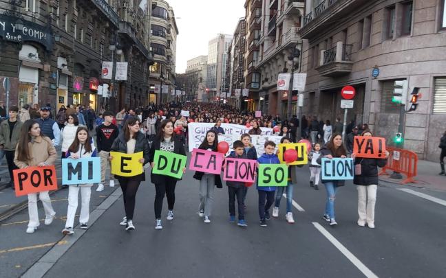 Familias de AMPAs Unidas en la manifestación de Bilbao. AMPAS UNIDAS