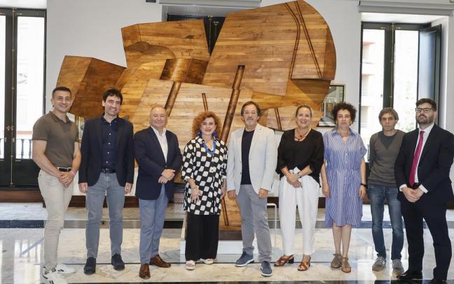 La delegación de KONFEKOOP en el Parlamento Vasco. / Cedida La delegación de KONFEKOOP en el Parlamento Vasco.