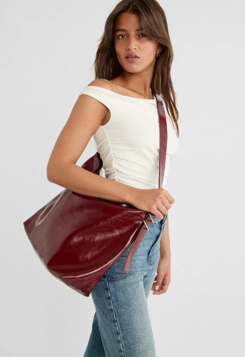 Bolso bucket efecto piel.