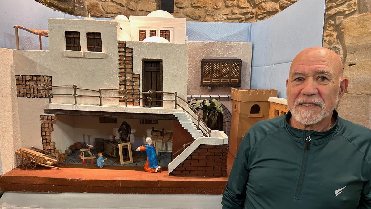 Luis Ibáñez lleva tres décadas alimentando la Navidad de Durango con sus belenes