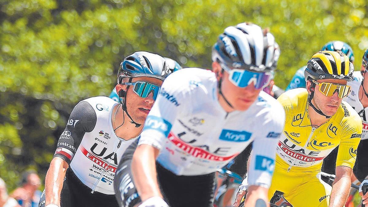 Pogacar, Majka y Adam Yates, durante la etapa de ayer.