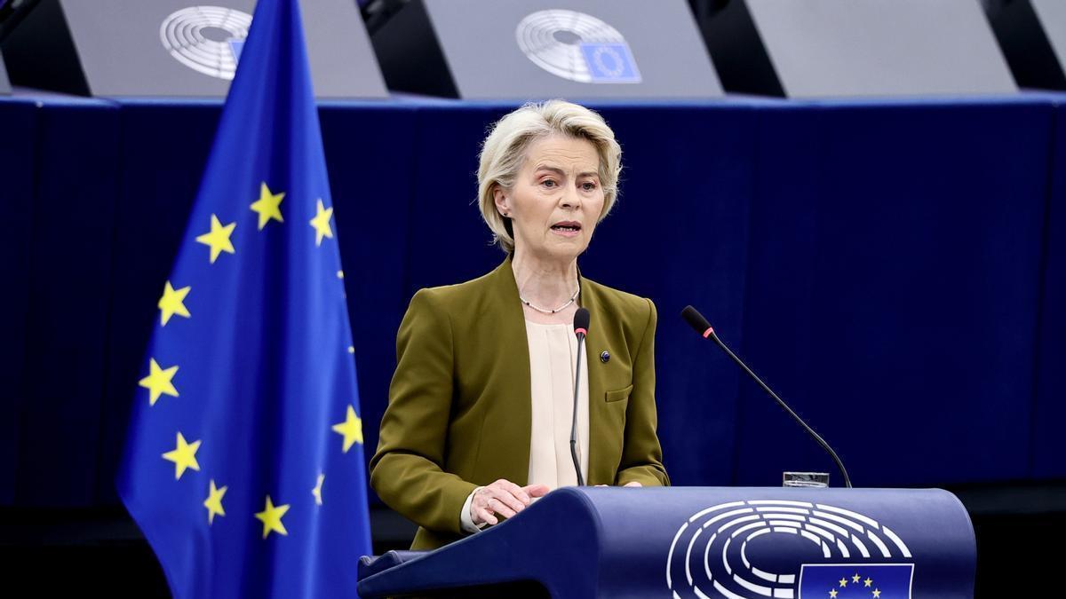 La presidenta de la Comisión Europea, Ursula von der Leyen, durante su intervención en el Parlamento Europeo por el debate sobre el estado de la UE.