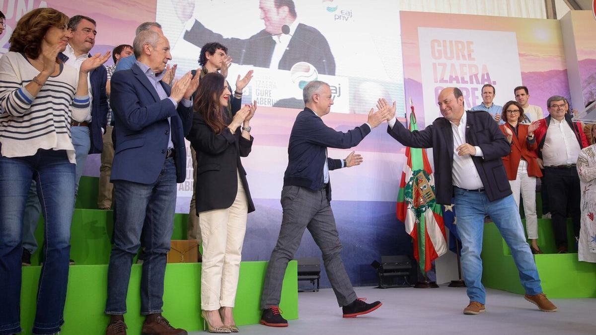 En imágenes: El PNV celebra el Aberri Eguna en la Plaza Nueva de Bilbao.