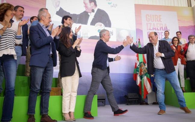 En imágenes: El PNV celebra el Aberri Eguna en la Plaza Nueva de Bilbao.