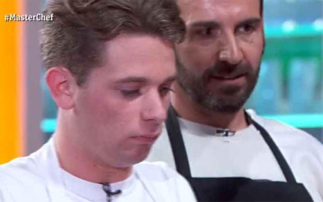 Luca, a punto de vomitar tras probar el plato de Jorge Juan. Luca, a punto de vomitar tras probar el plato de Jorge Juan.
