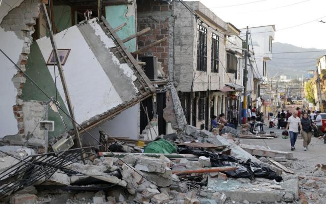 Escombros de una vivienda este martes, en el sector de Corocito, en Pereira.