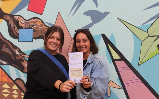 La concejala Ainhoa Sánchez y la técnica Malena González en la presentación de la tercera edición de Jabetze Eskola.