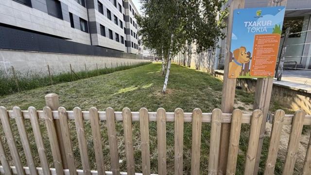 Parque para perros en la calle Izaskun.