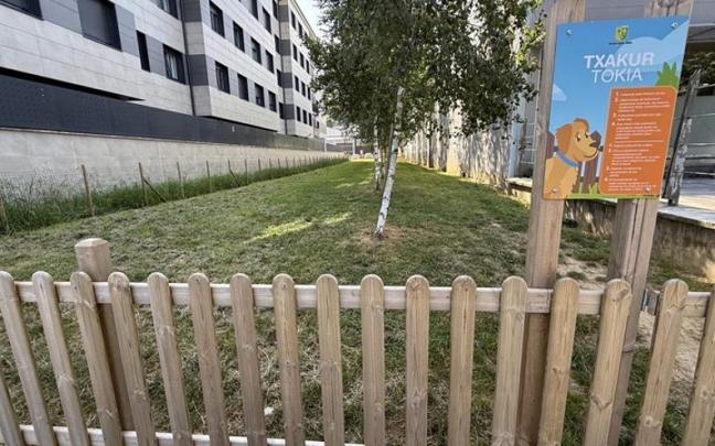 Parque para perros en la calle Izaskun.