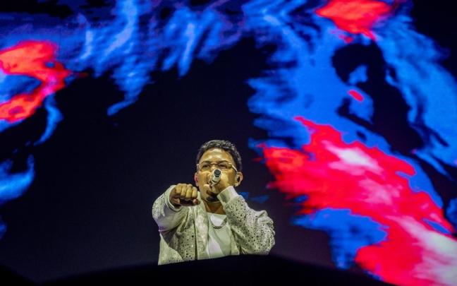 Myke Towers actúa en el Movistar Arena.